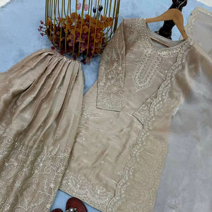 Ensemble Kurta Plazzo Dupatta en soie indienne traditionnelle brodée pour femmes - Product Image 1