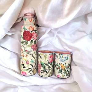 Juego de botella de agua de cobre con diseño floral, 2 tazas y botella, regalo personalizado con marca propia, ecológico, para beber en casa. - Product Image 5