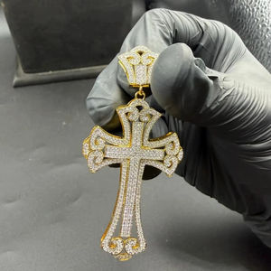 Collar con Colgante de Cruz de Moissanita con Corte Brillante Redondo para Hombre, Plata 925, Estilo Clásico, Certificado IGI Personalizado para Uso Diario - Product Image 4