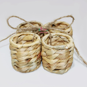 Lot de quatre ronds de serviette en jacinthe d'eau tissés à la main écologiques avec décoration de salle à manger naturelle rustique - Product Image 5