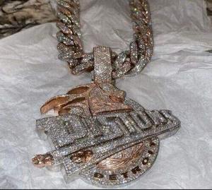 จี้ชื่อแบบวินเทจสั่งทำพิเศษ ประดับเพชรโมอิสซาไนต์ทรงเปลวไฟ  ทำจากเงินแท้ 925 สไตล์ฮิปฮอป สร้อยคอแต่งงาน จากซัพพลายเออร์อินเดีย - Product Image 4