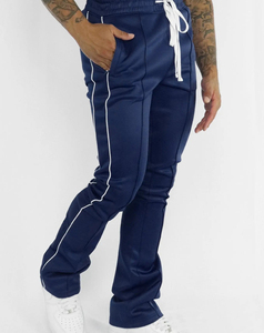 Pantalon de survêtement bleu marine pour homme avec bande latérale blanche, taille élastique et cordon de serrage, en tissu tricoté respirant, idéal pour l'automne - Product Image 3