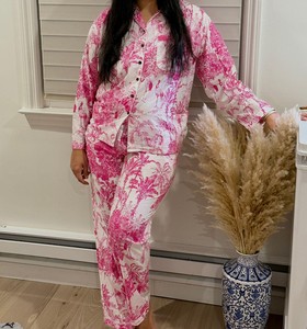 Conjunto de Pijama de Algodón Tejido Estampado a Mano con Rayas Verticales Florales y Animales para Mujer, Ropa de Estar por Casa, Elegante Traje de Noche, Camisa y Pantalones - Product Image 1