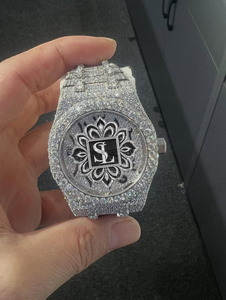 Approvisionnement direct usine – Montre homme tendance en acier inoxydable allié 43 mm, cadran à aiguilles en verre, quartz, diamant – Résistance à l'eau 30 m, style Hip-Hop - Product Image 1