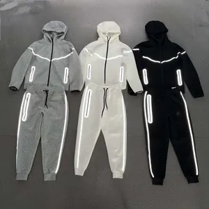 Conjunto de Sudadera con Capucha y Pantalones Deportivos de Forro Polar Térmico de Alta Calidad para Hombre, de Secado Rápido, con Color y Logotipo Personalizables - Product Image 3