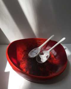 Bol de service en résine à finition décorative avec ensemble de cuillères pour une présentation élégante créant une expérience culinaire sophistiquée - Product Image 6