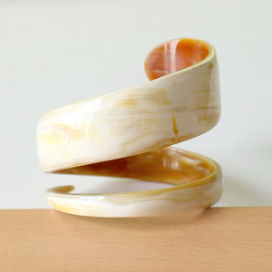 Pulsera de cuerno de serpiente en espiral hecha a mano, pulsera de cuerno de búfalo natural de brazalete ancho, pulsera de cuerno de brazalete de Perfect Enterprises - Product Image 1