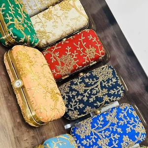 Exquisitos Bolsos de Mano de Seda Bordados a Mano, con Diseño Floral Étnico Premium y Trabajo Zardosi, para Fiestas y Eventos Nocturnos - Product Image 1