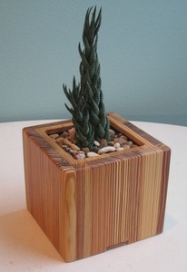 Vase en bois de qualité supérieure pour la décoration intérieure, design artisanal en bambou et bois, collection artisanale d'Inde. - Product Image 4