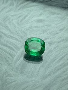 Émeraude naturelle zambienne de qualité supérieure, couleur vert vif, pierre facettée en forme de coussin, 4,34 ct, pour la fabrication de bijoux - Product Image 3