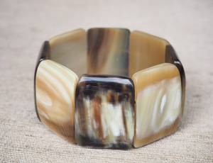 Bracelet manchette vintage en corne de vache, motif géométrique, moderne, pour femme chrétienne, cadeau tendance - Product Image 3