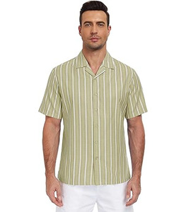 Chemise à manches courtes boutonnée avec des fines rayures verticales et un col camp style décontracté, tissu respirant pour un style et un confort optimaux - Product Image 5