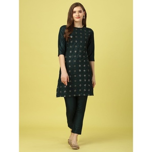 DISEÑADOR RAYÓN BORDADO SECUENCIA TRABAJO KURTI CON PANTALÓN VERDE - Product Image 1