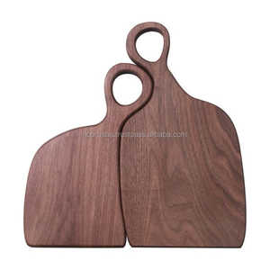 Tabla de cortar de madera pequeña rústica Acabado pulido Tablero de pan primitivo Mango para servir queso Granja Cocina Artesanías naturales - Product Image 1