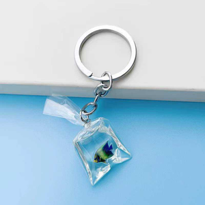 Porte-clés en résine en forme de poisson rouge, breloques pour sacs à eau, pendentifs en résine en forme de poisson - Product Image 4
