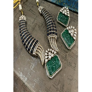 Conjunto de collar y aretes de aleación chapada en oro con diseño floral de piedra verde para mujer, joyería de boda estilo vintage. - Product Image 2