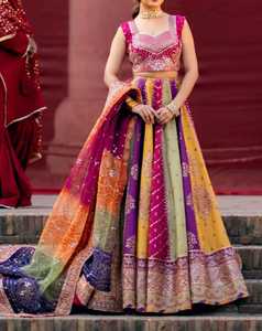Elegante Vestido de Novia de Organza y Tul Bordado con Cola Catedral, Cuello Alto y Diseño de Top Corto de Manga Larga - Product Image 2