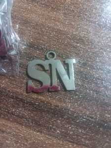 Etiqueta de Metal con Logotipo Personalizado de Lujo |   Etiqueta de Marca Grabada en Aleación de Zinc |   Placa de Identificación Personalizada Ecológica para Bolsos y Ropa - Product Image 3