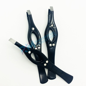 Juego de tijeras para cutículas y pinzas para cejas RMI de primera calidad con punta plateada y acabado en polvo negro mate / Tijeras de resorte - Product Image 5