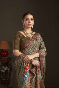 Sari prêt-à-porter de créateur avec chemisier cousu, en crêpe de soie à imprimé numérique fleuri, sari indien en gros en ligne - Product Image 3