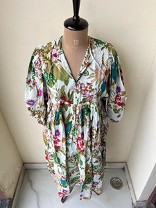 Vestido midi bohemio de algodón puro con estampado a mano para mujer, con cuello con borlas y mangas abullonadas, vestido floral de verano - Product Image 1