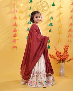 Salwar Kameez con Bordado y Estampado para Niñas, Traje Tradicional Indio para Bodas, Diwali y Fiestas, de Seda Chinon de Secado Rápido, Largo hasta la Rodilla, Corte Regular - Product Image 3