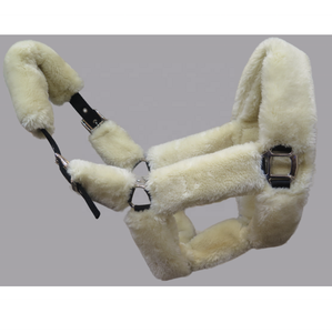 Cabestro para Caballo de Material PP Acolchado con Forro Polar Suave, Correas Ajustables y Logotipo Personalizado para un Uso Cómodo en Establos y Viajes - Product Image 1
