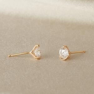 ต่างหูเพชรเลี้ยงในห้องปฏิบัติการสำหรับผู้หญิง ทองคำ 14K ทรงกรอบ ประดับเพชรแบบไม่มีข้อขัดแย้ง รับรองโดย IGI ของขวัญแต่งงานที่สมบูรณ์แบบสำหรับงานปาร์ตี้ - Product Image 5