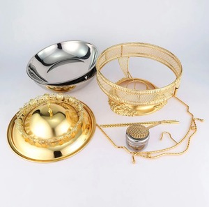 Plat de service élégant en laiton avec support et couvercle, chauffe-plat idéal pour les maisons, les hôtels, les restaurants et les buffets de mariage - Product Image 1