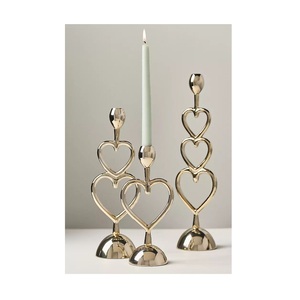 Ensemble de 3 bougeoirs en métal doré poli, design cœur ouvert superposé, supports de bougies sculpturaux élégants - Product Image 2