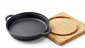 Plato de Hierro Fundido con Base Redonda de Madera y Acabado Rústico, Ideal para Servir y Cocinar Comida Deliciosa, Utensilio de Cocina - Product Image 4
