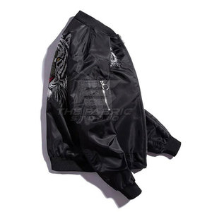 Chaqueta Sukajan Inspirada en la Moda Urbana con Bordado Premium, Tela Satinada, Prenda Exterior Ligera y Elegante - Product Image 5