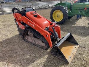 รถตักล้อยางขนาดเล็ก Kubota SCL1000 เครื่องยนต์ดีเซล  รถตักตีนตะขาบขนาดกะทัดรัด  ยกของได้สูง แรงยกสูง เหมาะสำหรับงานก่อสร้าง - Product Image 4