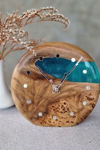 Horloge murale en bois et résine époxy faite à la main de luxe, design rivière moderne, décoration artistique en bois naturel, silencieuse, sans tic-tac, personnalisable - Product Image 3