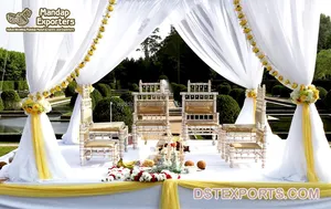 伝統的な白い仕上げの結婚式の曼荼羅の椅子ヒンドゥー教の結婚式のVidhi曼荼羅の椅子結婚式のための木製のVidhi曼荼羅の椅子