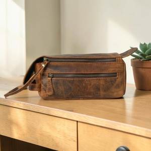 Trousse de Toilette Vintage en Cuir Véritable Taille Moyenne avec Fermeture Éclair et Poignée Souple pour Voyage - Product Image 1