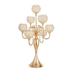 Elegante Candelabro de Aluminio Dorado con Adornos de Cristal Colgantes, Premium para Mesa de Boda, ARTISAN INTERNATIONAL, Hecho a Mano - Product Image 3