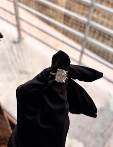 Anillo de Compromiso con Diamante de Corte Cojín Alargado, Diamante de Oro Blanco Creado en Laboratorio con Certificación IGI y Claridad VVS para Mujer - Product Image 1