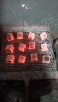 Desde Indonesia, estas briquetas se producen solo con cáscaras de coco y garantizan una calidad de primera.