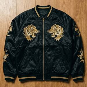 Chaqueta Sukajan Negra de Satén para Hombre, Estilo Japonés Vintage, Bordado de Tigre Dorado, Chaqueta Bomber Acolchada, Chaqueta Souvenir de Moda Urbana - Product Image 2