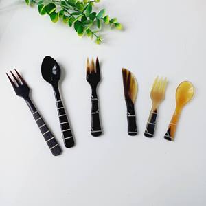 Cuchara y tenedor de cuerno de búfalo natural más vendidos, comúnmente utilizados para comer caviar, servir ensaladas y degustar platos finos. - Product Image 5