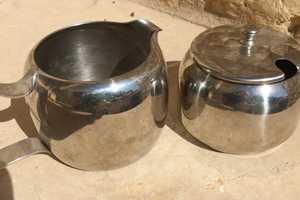 Jarra de Crema de Metal con Acabado Antiguo para Decoración de Comedor - Product Image 4