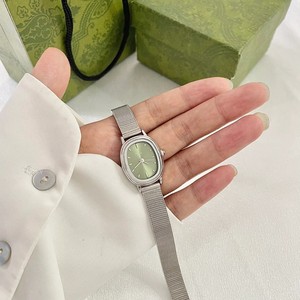 Nouvelle montre ovale minimaliste en argent pour femme 2026, vente en gros d'usine, montre à quartz élégante avec chaîne délicate, montre-bracelet polyvalente pour femme - Product Image 1