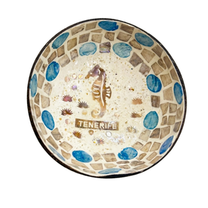 Vente en gros de bols à noix de coco gravés uniques, artisanaux modernes, polis, écologiques, de haute qualité et détaillés - Product Image 1