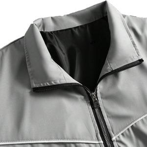 Veste de survêtement légère pour homme à faible MOQ, coupe-vent et imperméable personnalisable, style streetwear avec bandes réfléchissantes - Product Image 5