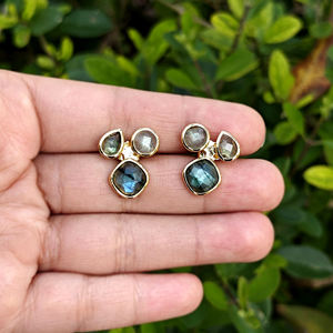 Boucles d'oreilles clous géométriques minimalistes en labradorite naturelle chatoyante, plaqué or 18 carats, bijoux fantaisie en gros pour femmes - Product Image 5