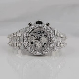 Montre pour homme de luxe avec bracelet en acier inoxydable, cadran en moissanite DVVS, style hip-hop, mouvement à quartz, fabriquée en Inde - Product Image 1