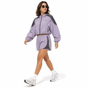 Ensemble de veste et short de sport pour femmes, couleur violette, à blocs de couleur, à capuche, coupe ample, respirant, printemps-été, tenue sportive deux pièces - Product Image 1
