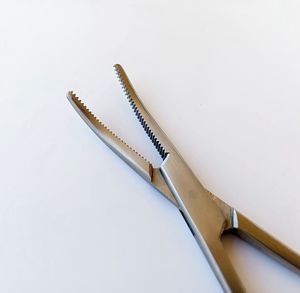 Pinzas arteriales Spencer Wells de acero inoxidable quirúrgico, horizontales, serradas, curvas, autoclavables, de mandíbulas largas, 20 cm / 7.9 pulgadas, al por mayor - Product Image 2