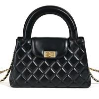 Sac fourre-tout carré de luxe en cuir véritable pour femme avec logo brodé, fermeture à rabat, bandoulière chaîne, capacité 1L, durable